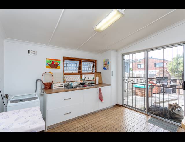 3 BEDROOM FREESTANDING FOR SALE IN OAKDALE